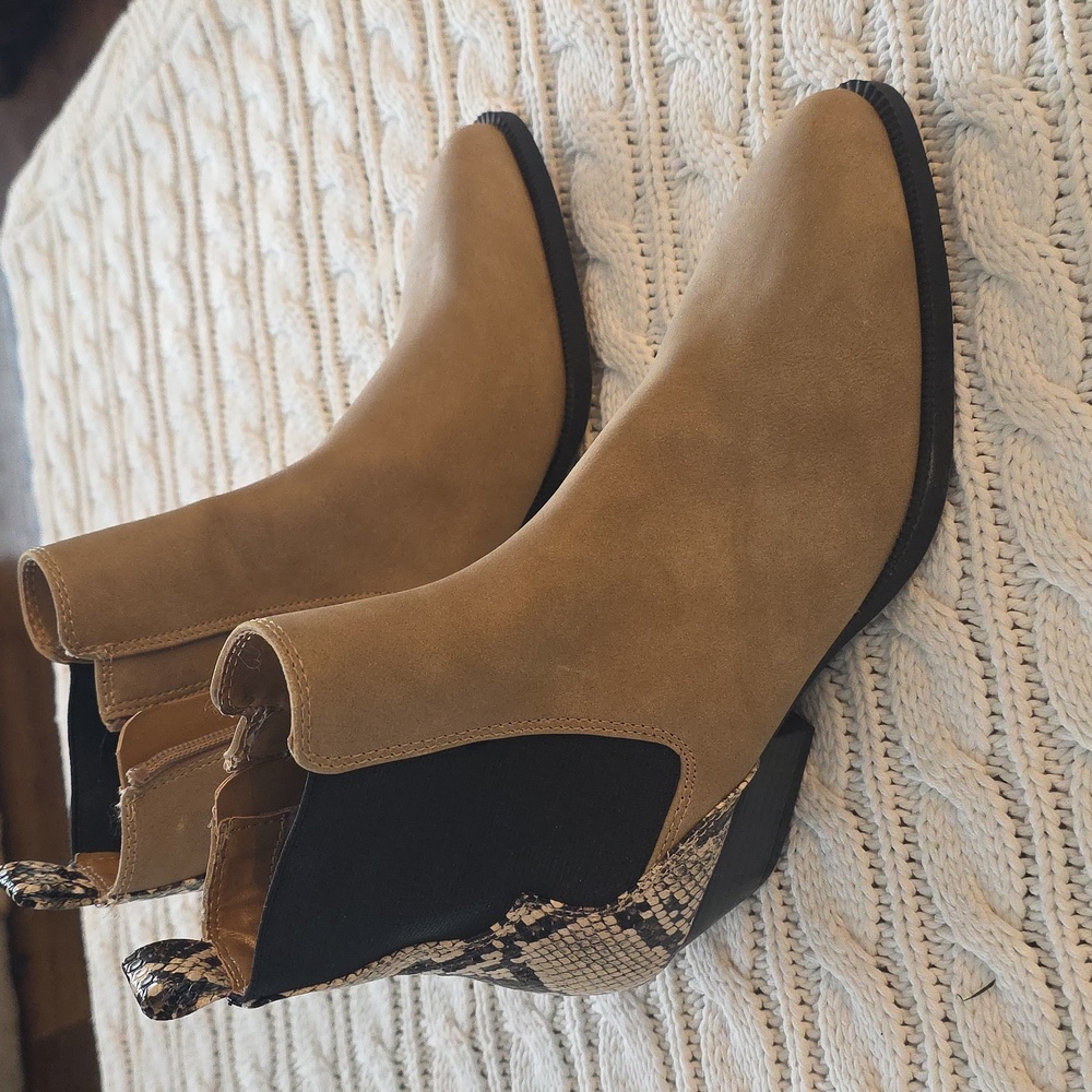 New Time & True Pointed toe boots 6